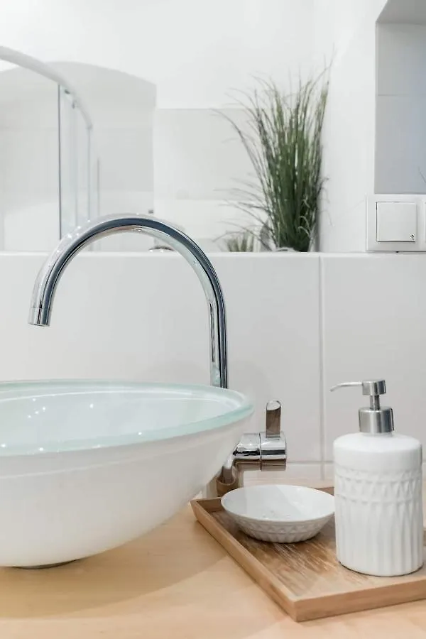 ⍟Luxurious And Bright⍟ 5 Min Walk To City Center Apartment Vienna 0*,  Austria